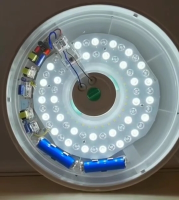 Lâmpadas de teto com patente IP20 com sensor de radar de bateria de lítio e fluxo luminoso de 1440lm