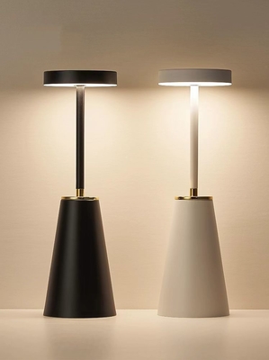 Lâmpada de mesa de quarto moderna com carregamento sem fio e atenuação
