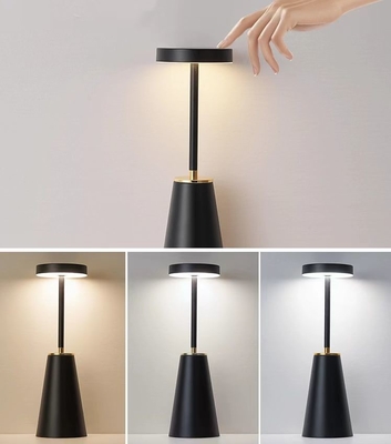Lâmpada de cama de luz noturna de metal Lâmpada de mesa recarregável sem fio para decoração de quarto