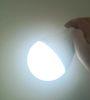Bateria recarregável de iões de lítio lâmpada LED 12W E27 B22 para uso de emergência e saudável