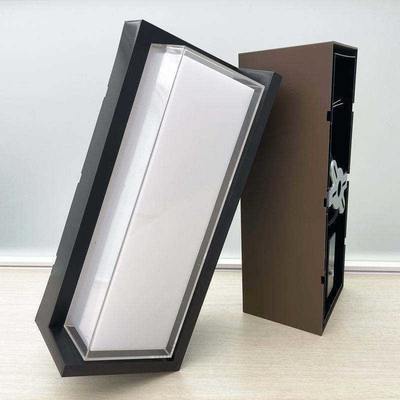 Iluminação de parede LED à prova d'água para exteriores de 24w com eficiência de 80lm/w e CCT de 3000K/4000K/6500K