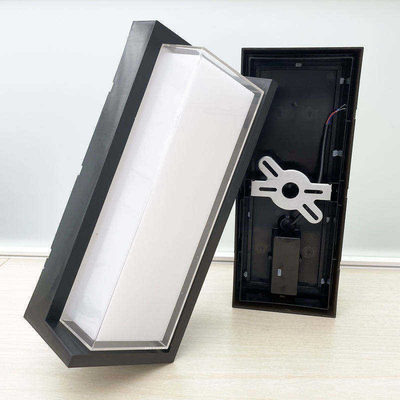 Iluminação de parede LED à prova d'água para exteriores de 24w com eficiência de 80lm/w e CCT de 3000K/4000K/6500K