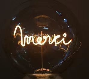 4W Dimmable LED Filament Bulb G125 série Hello Love Letter Base de vidro Ambre claro