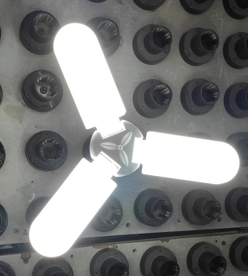 45W/60W LED 3/4 Lâmpada de ventilador LED dobrável para estilo Morden e 15000 vida útil