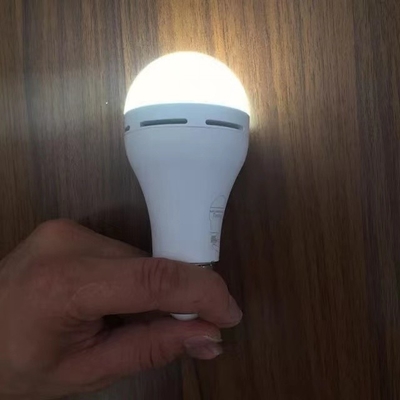 7W/10W LED lâmpadas recarregáveis de emergência E27/B22 com suporte de brilho ajustável